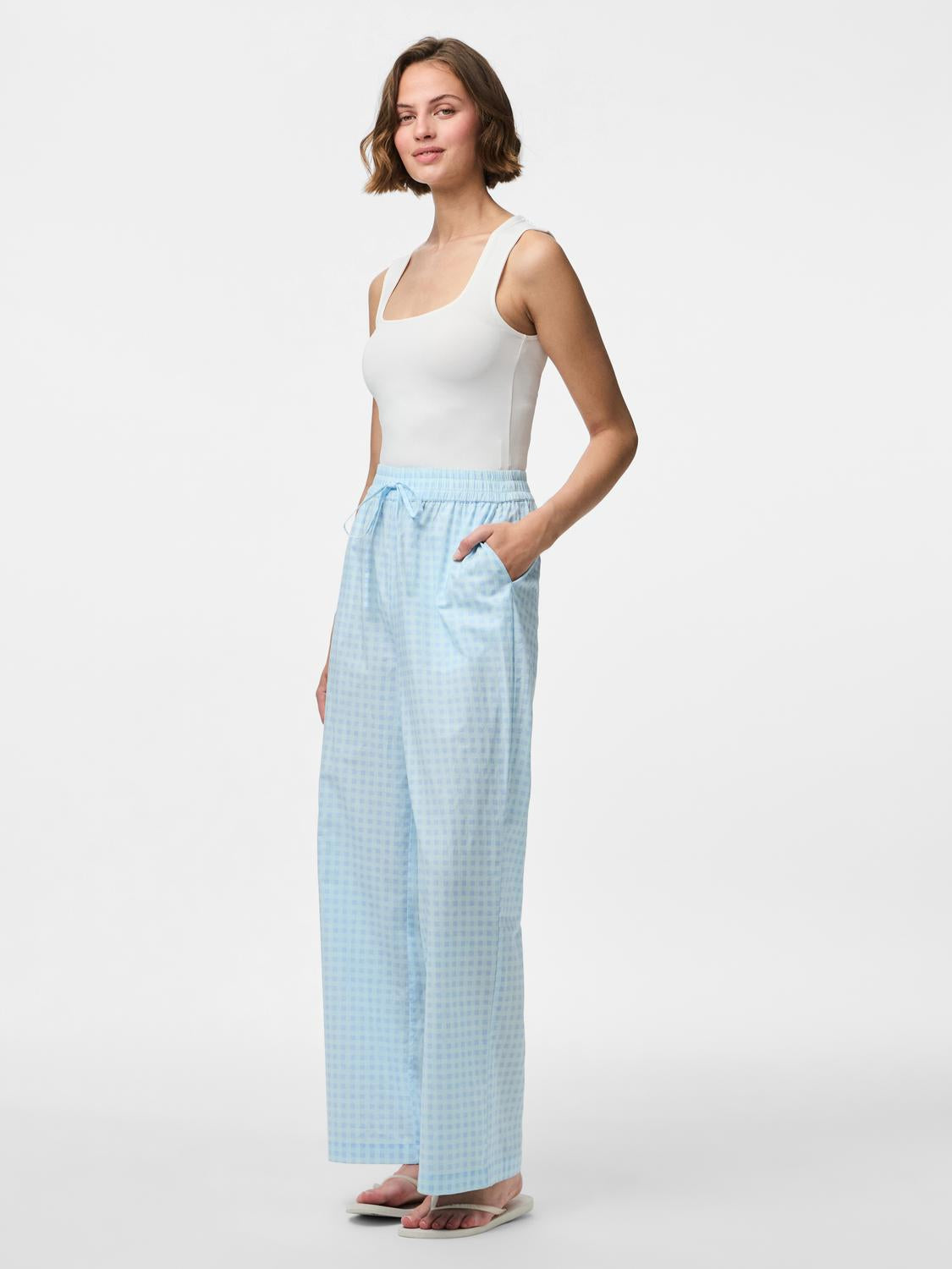 model_shot-front_full